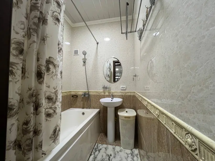 4 xonali kvartira sotiladi − 94.7 m²