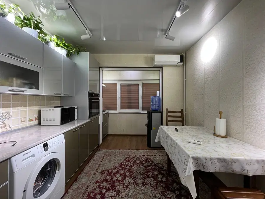 4 xonali kvartira sotiladi − 94.7 m²