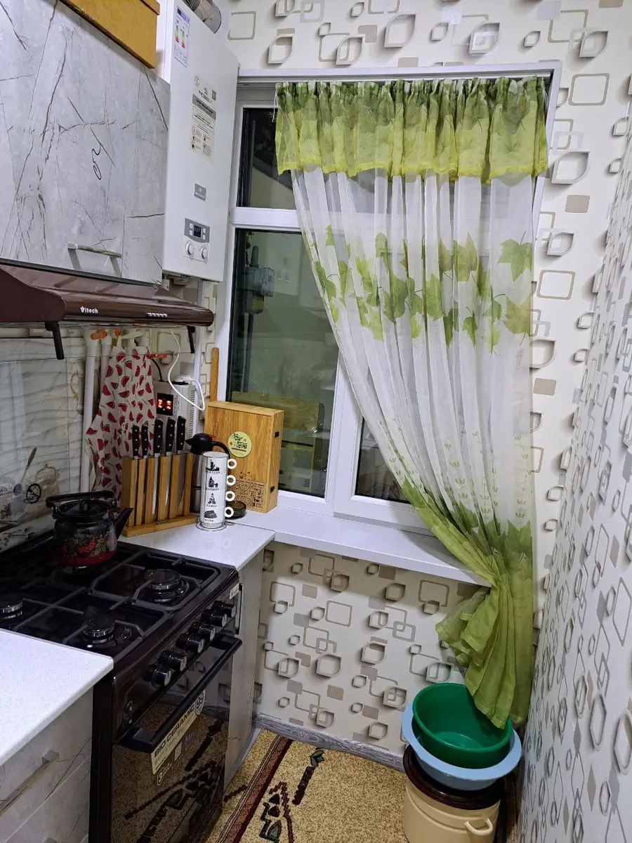 1 xonali kvartira sotiladi − 28 m²