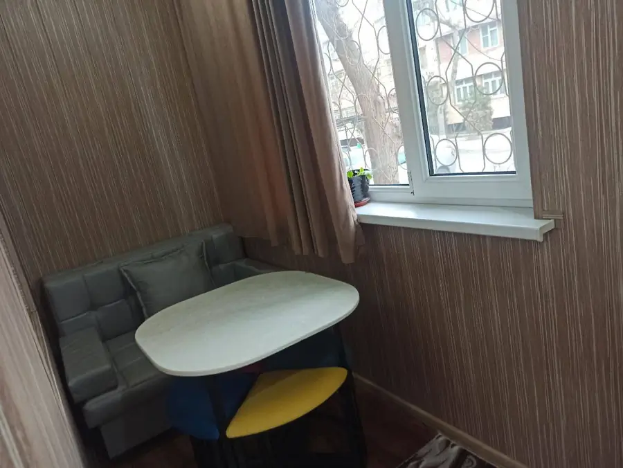 1-комнатная квартира − 38 м², 1/4 этаж
