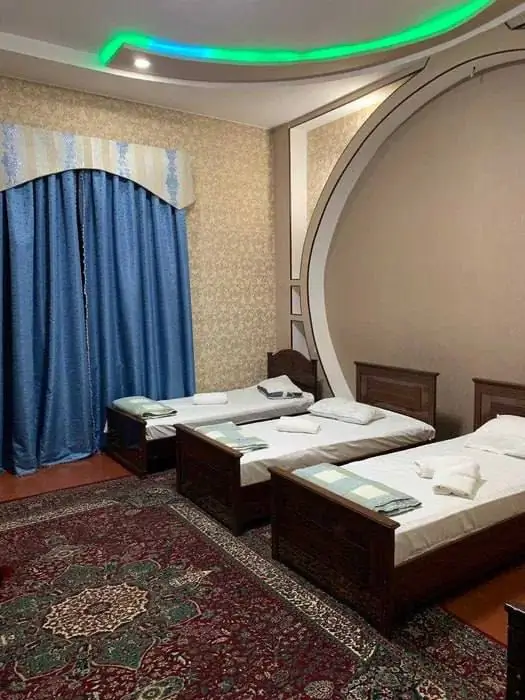 2 qavatli uy − 1200 m², 12 sot. 