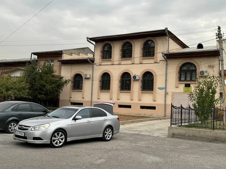 2 qavatli uy − 1200 m², 12 sot. 