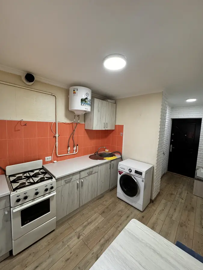 1 xonali kvartira sotiladi − 30 m²