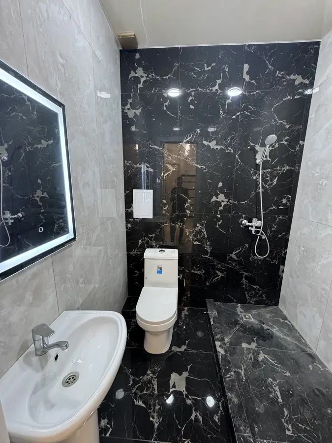 2 xonali kvartira sotiladi − 53 m²