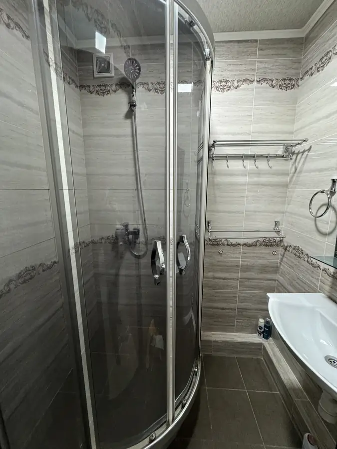 Продается 2-комнатная квартира − 63 м²