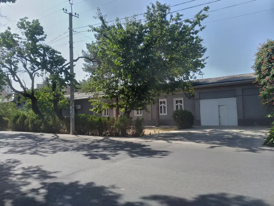 1 qavatli uy − 600 m², 6 sot. 