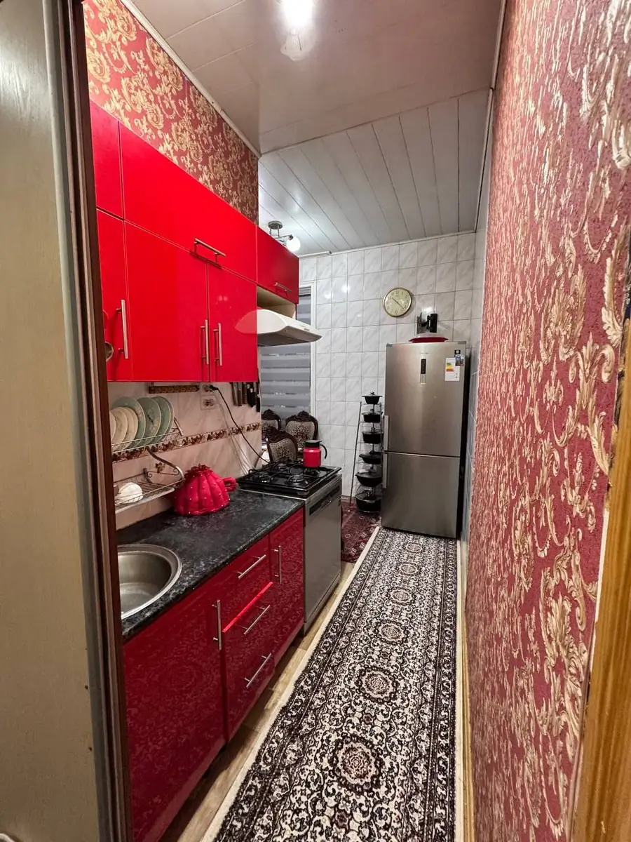 3 xonali kvartira sotiladi − 70 m²