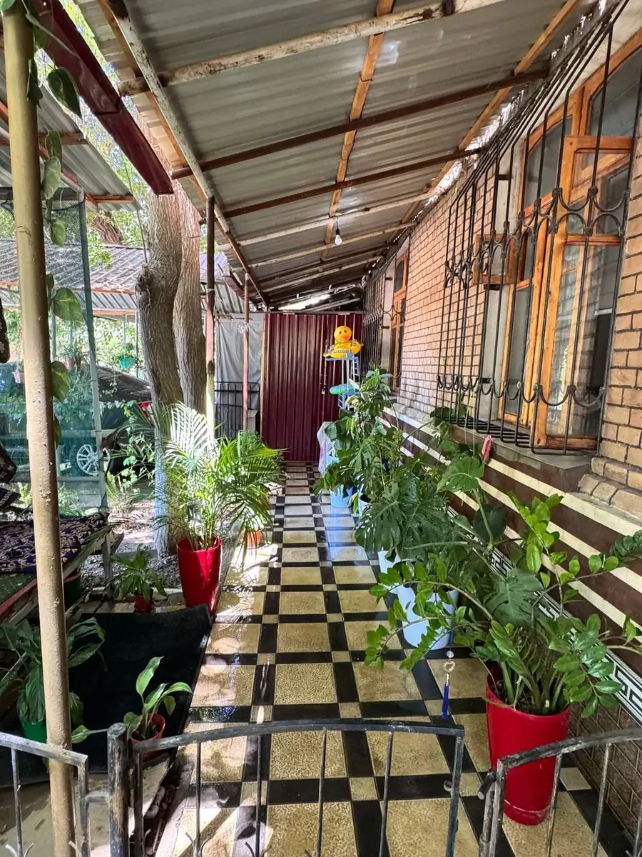 3 xonali kvartira sotiladi − 70 m²