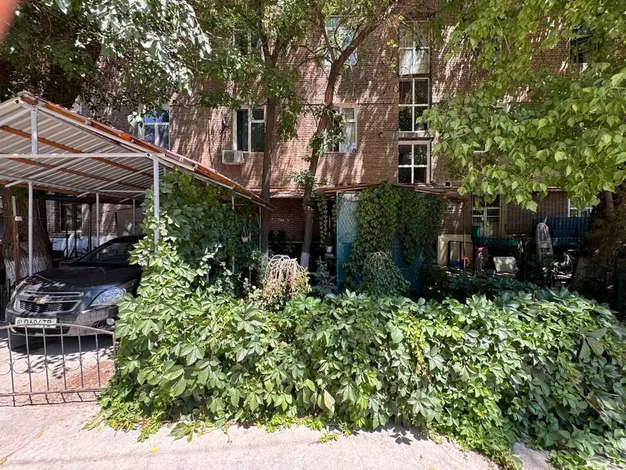 3 xonali kvartira sotiladi − 70 m²