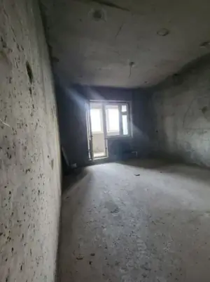 4 xonali kvartira sotiladi − 170 m²