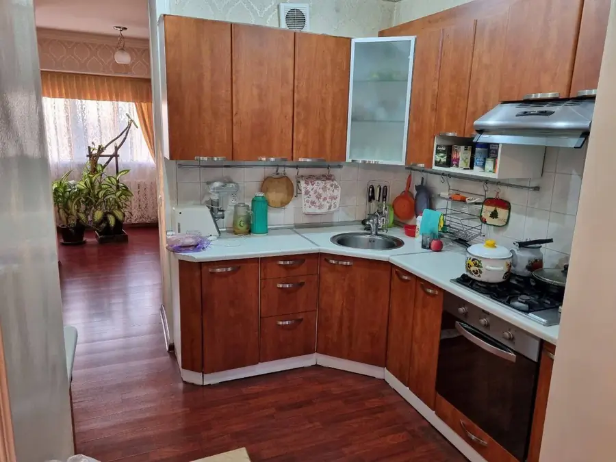 Более 5 xonali kvartira sotiladi − 115 m²