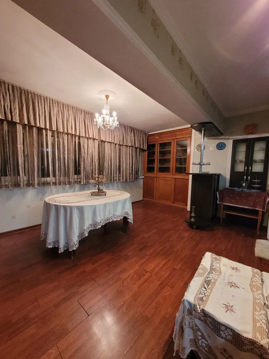 Более 5 xonali kvartira sotiladi − 115 m²