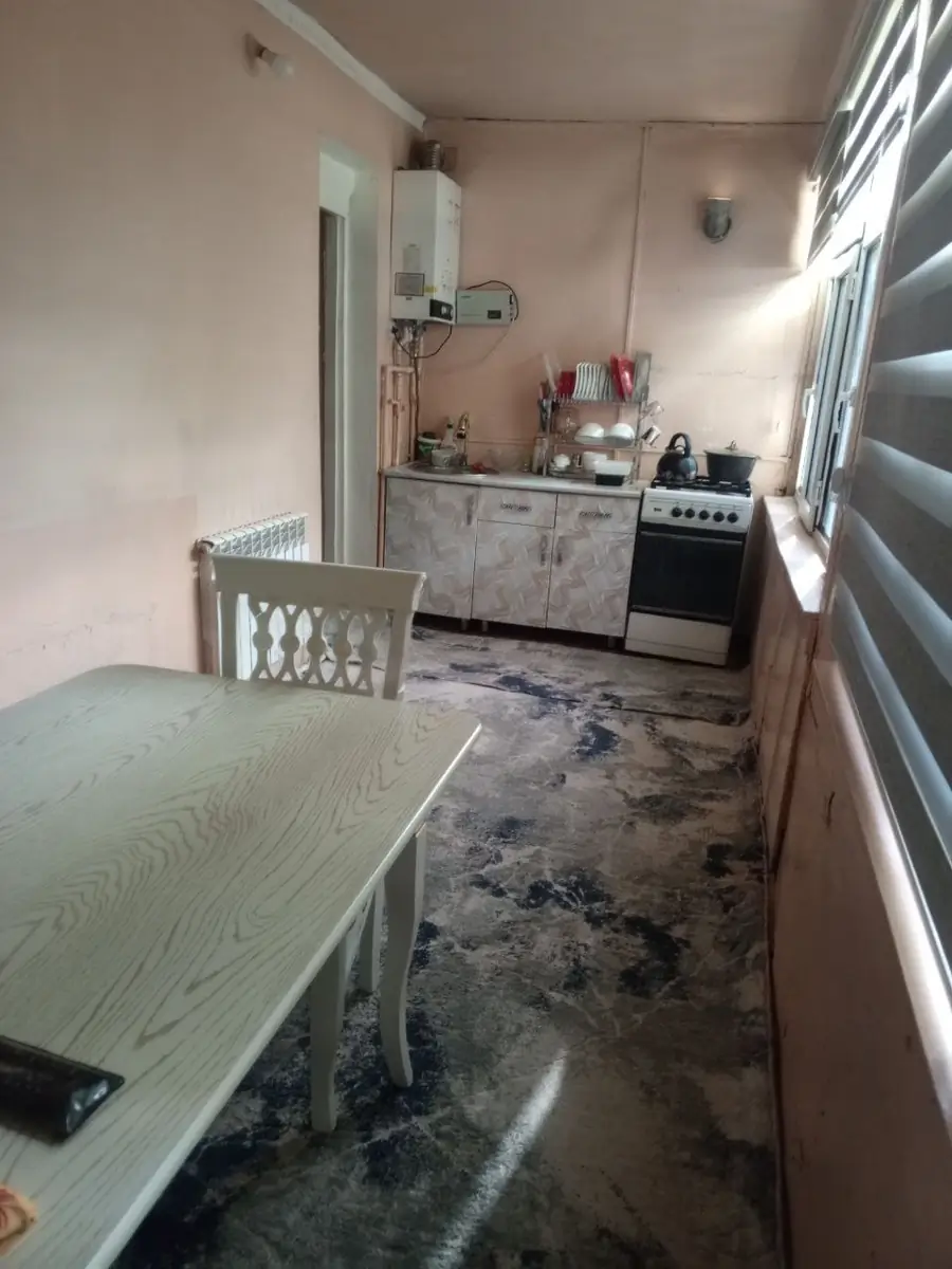 1 xonali kvartira sotiladi − 42 m²