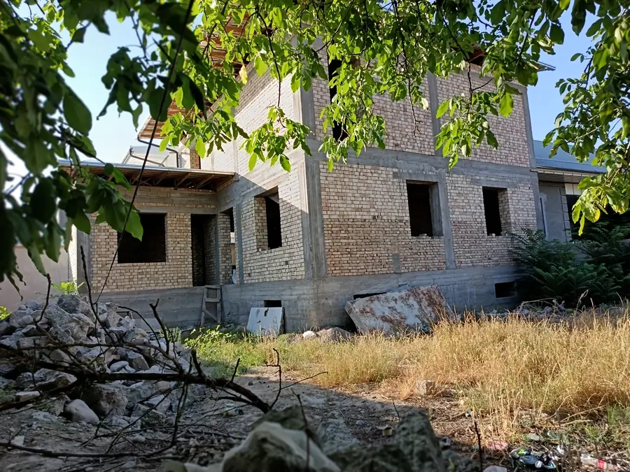 2 qavatli uy sotiladi − 200 m²