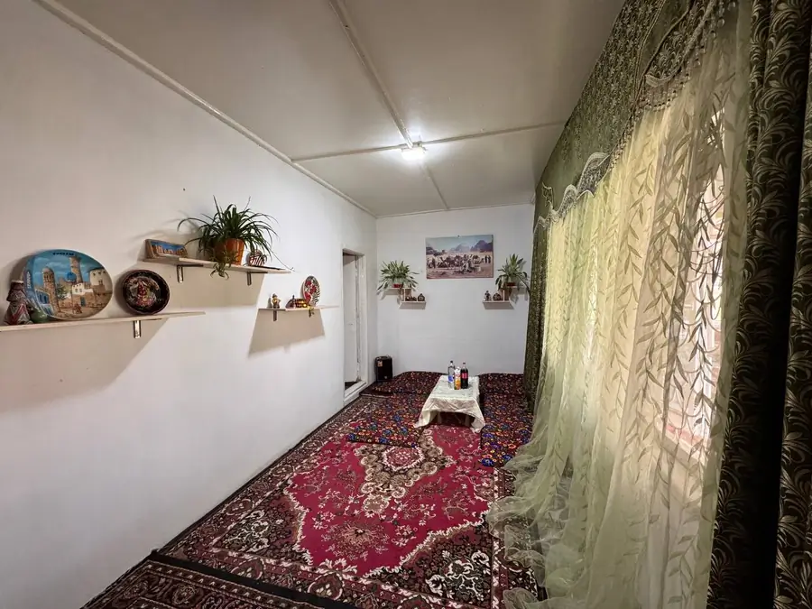 Продается 1-этажный дом − 1200 м²