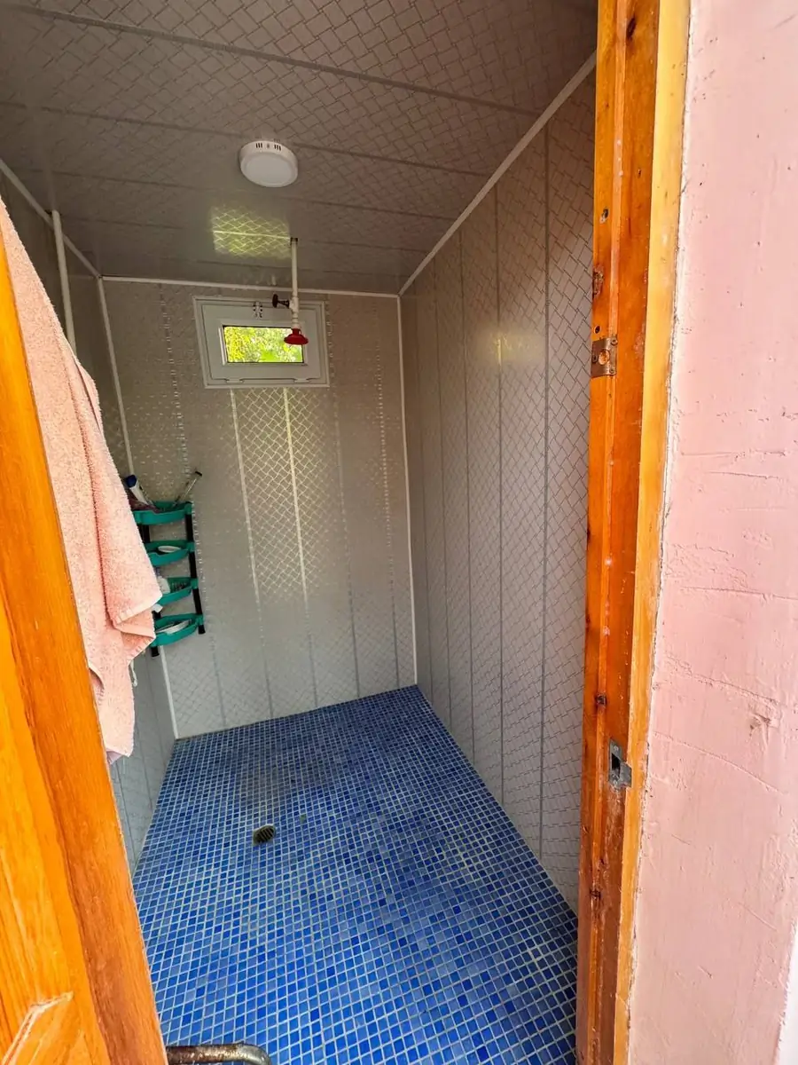 Продается 1-этажный дом − 1200 м²