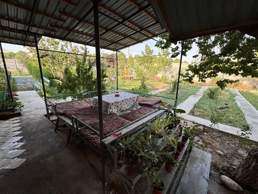 Продается 1-этажный дом − 1200 м²