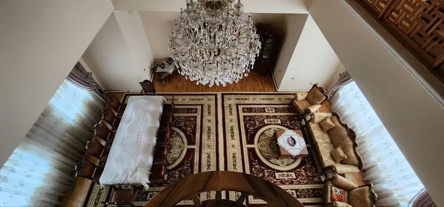 3 qavatli uy sotiladi − 1496 m²