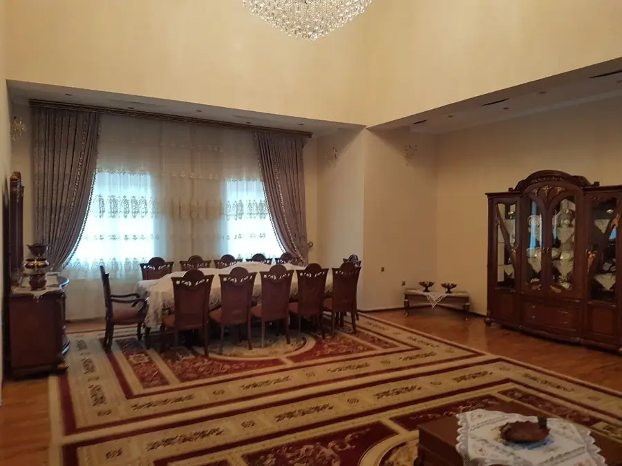 3 qavatli uy sotiladi − 1496 m²