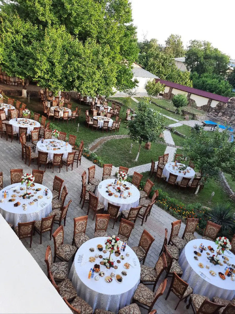 3 qavatli uy sotiladi − 1496 m²