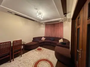 Сдается 2-комнатная квартира − 85 м²