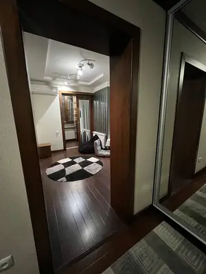 Сдается 2-комнатная квартира − 85 м²
