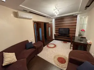 Сдается 2-комнатная квартира − 85 м²