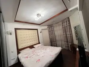 Сдается 2-комнатная квартира − 85 м²