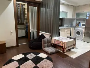 Сдается 2-комнатная квартира − 85 м²