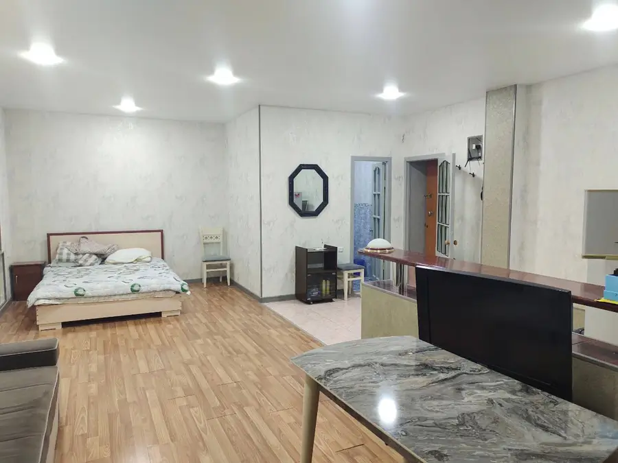 1-комнатная квартира − 42 м², 3/4 этаж