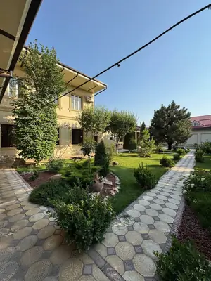 2-этажный дом − 500 м², 9.2 сот.