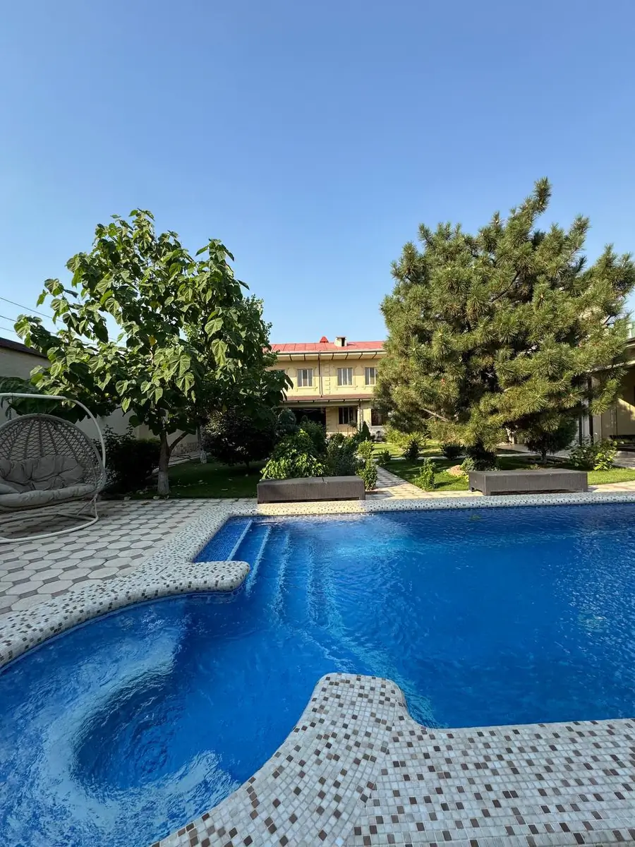 2-этажный дом − 500 м², 9.2 сот.