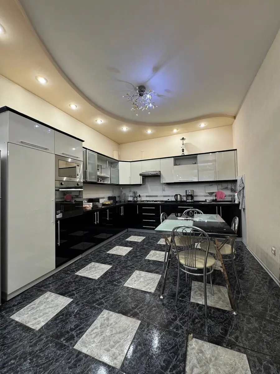 2 qavatli uy sotiladi − 500 m²