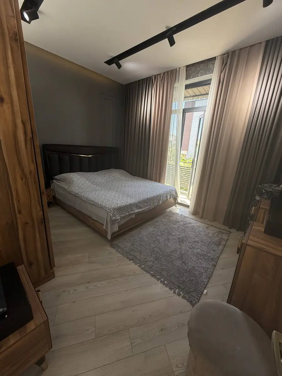 2 qavatli taunxaus sotiladi − 240 m²