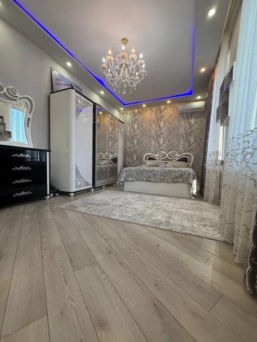 2 qavatli taunxaus sotiladi − 240 m²