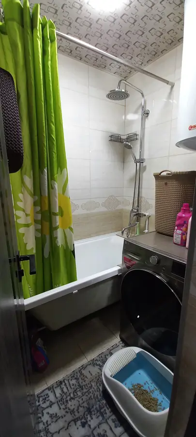 2 xonali kvartira sotiladi − 42 m²