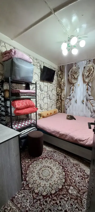 2 xonali kvartira sotiladi − 42 m²