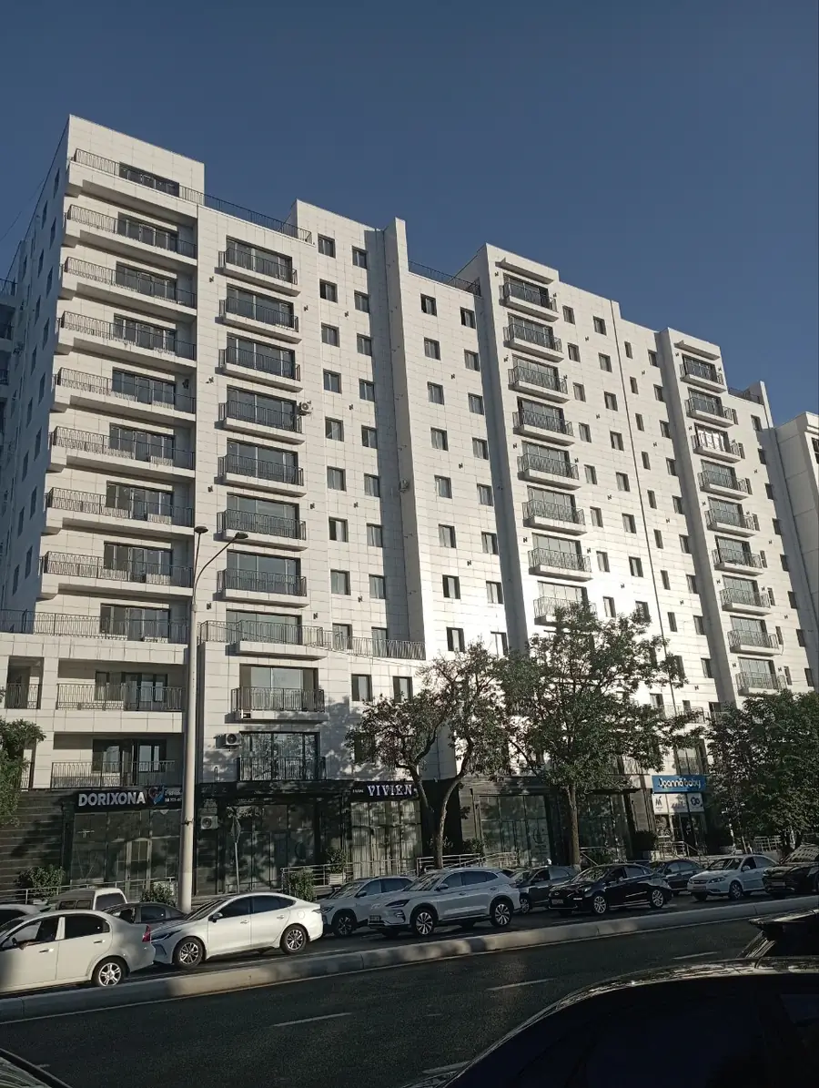 Продается 4-комнатная квартира − 170 м²