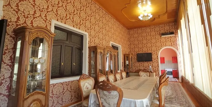 1 qavatli uy − 350 m², 1 sot. 