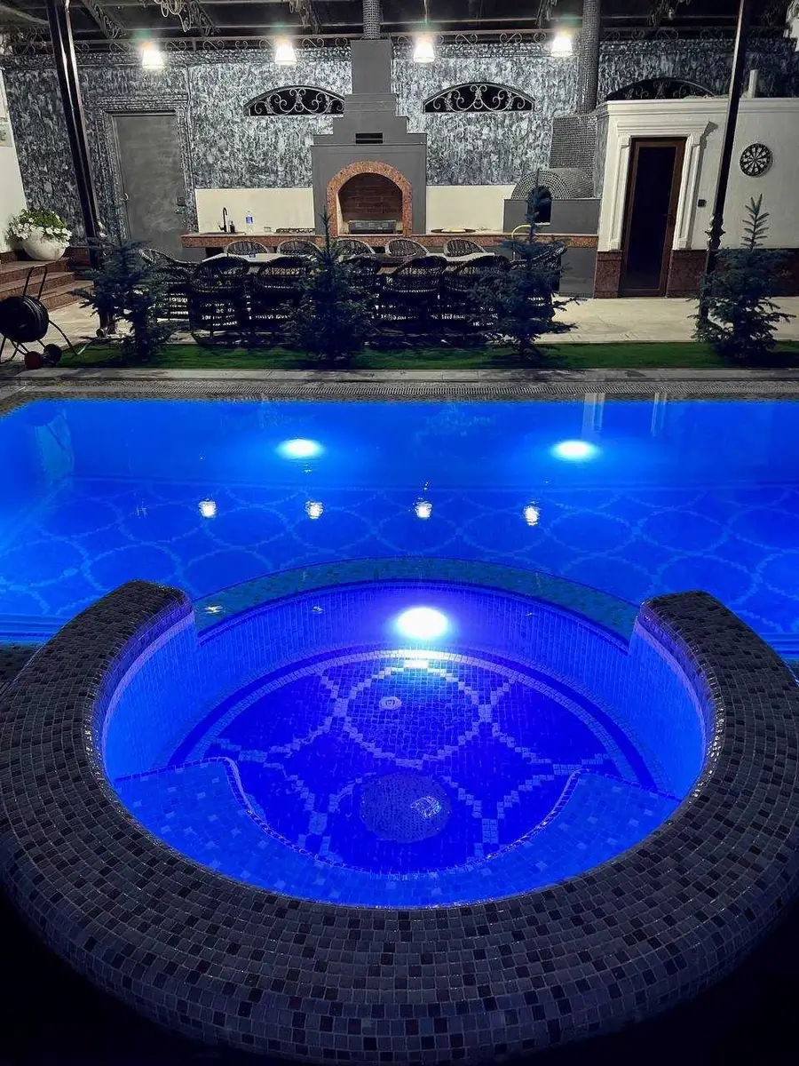 3 qavatli uy − 250 m², 7 sot. 