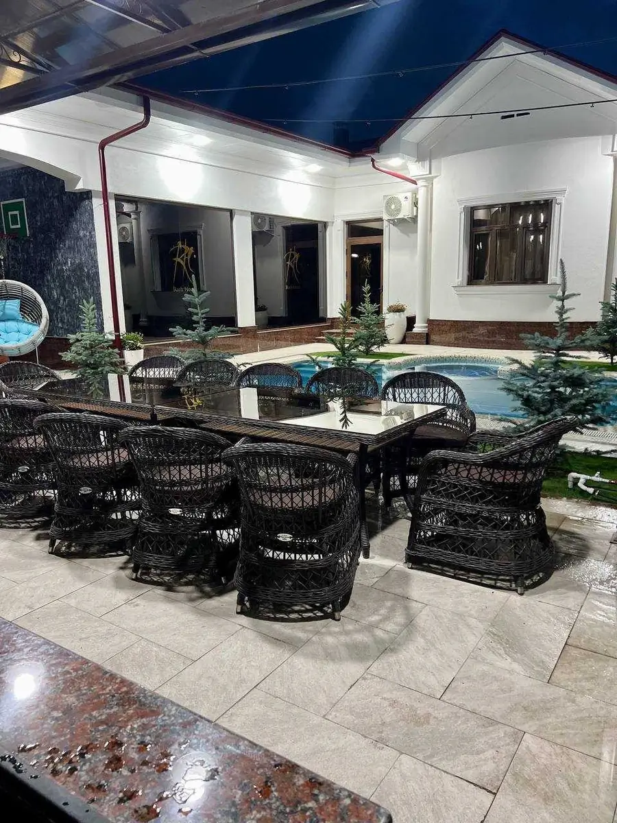 3 qavatli uy − 250 m², 7 sot. 