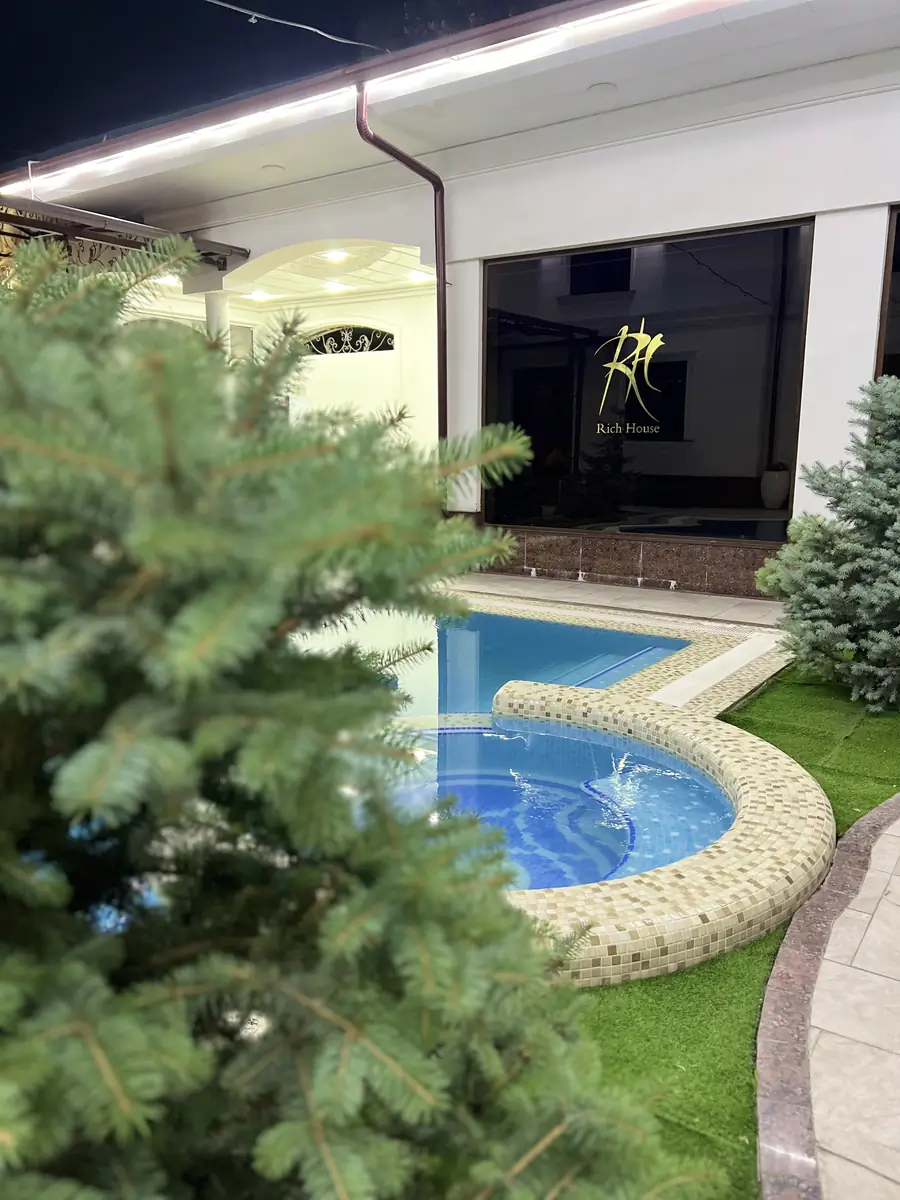 3 qavatli uy − 250 m², 7 sot. 