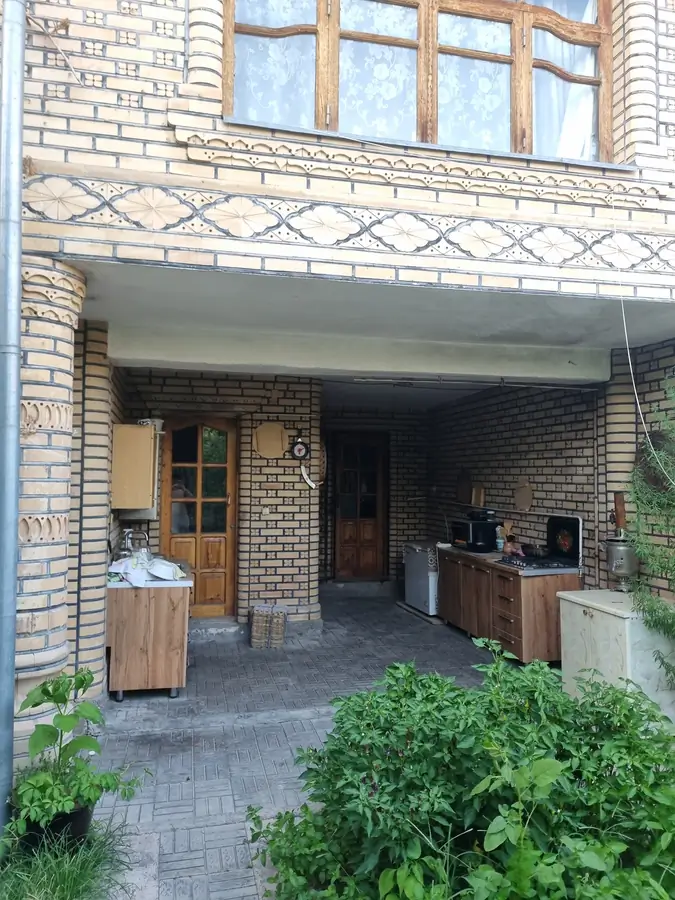 2 qavatli uy sotiladi − 200 m²