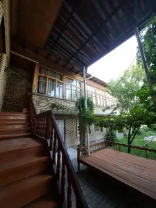 2-этажный дом − 200 м², 6.4 сот.