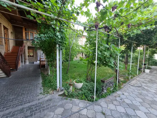 2-этажный дом − 200 м², 6.4 сот.