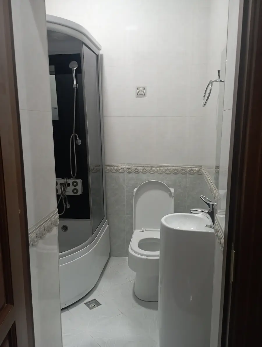 3 qavatli uy sotiladi − 1200 m²