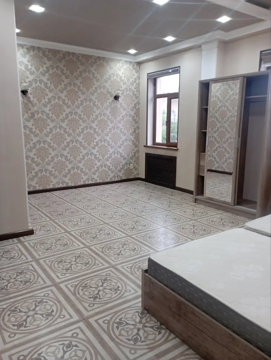 3 qavatli uy sotiladi − 1200 m²