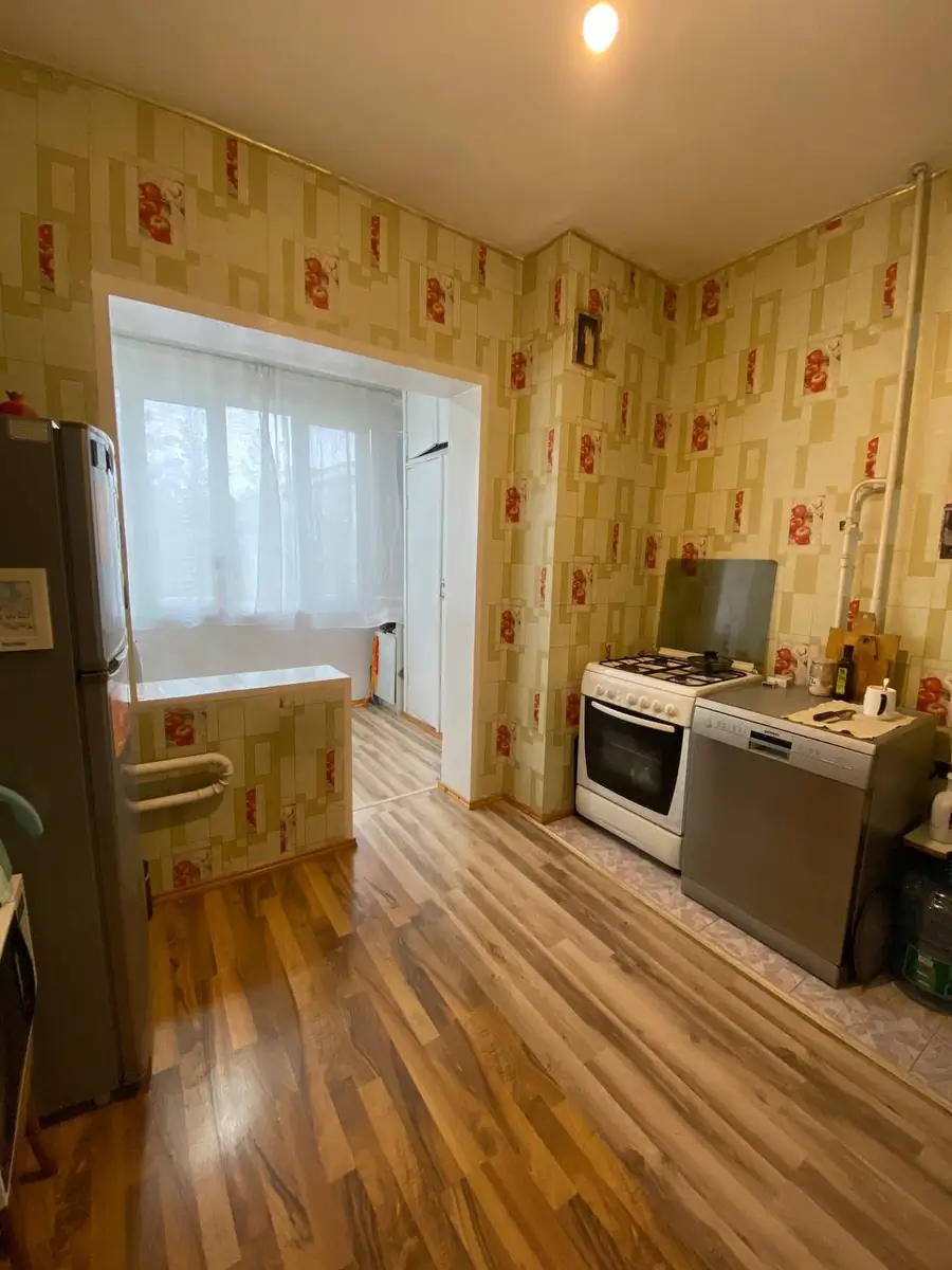 Более 5 xonali kvartira sotiladi − 110 m²