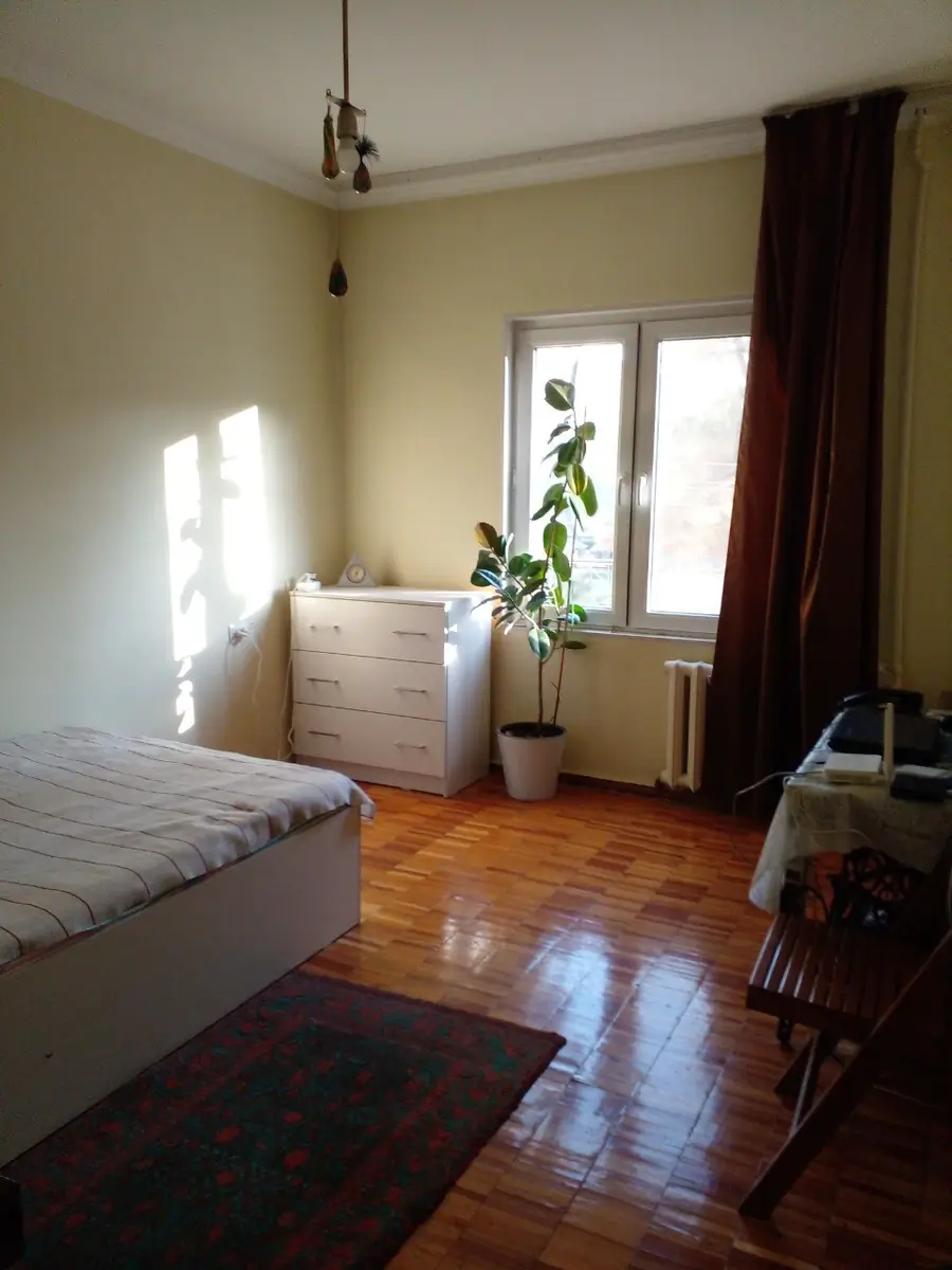 Более 5 xonali kvartira sotiladi − 110 m²