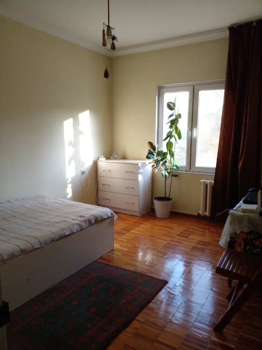 Более 5 xonali kvartira sotiladi − 110 m²